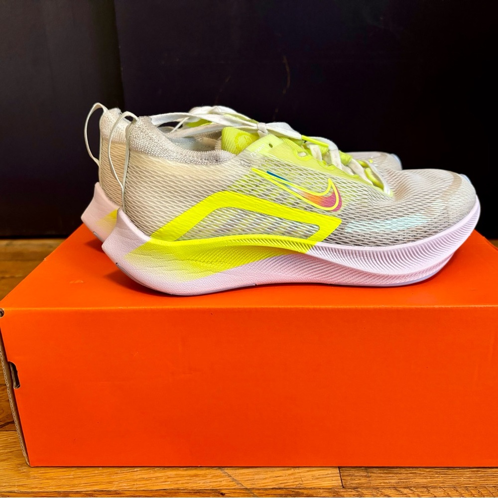 Nike Zoom Fly 3s - Picture 2 of 5